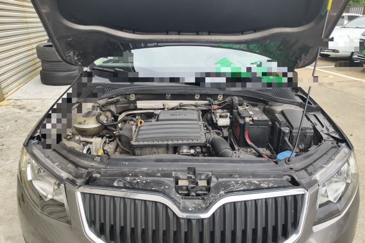 Used Skoda Octavia 2016 1.6L Automatic Smart Drive Edition Engine Bay