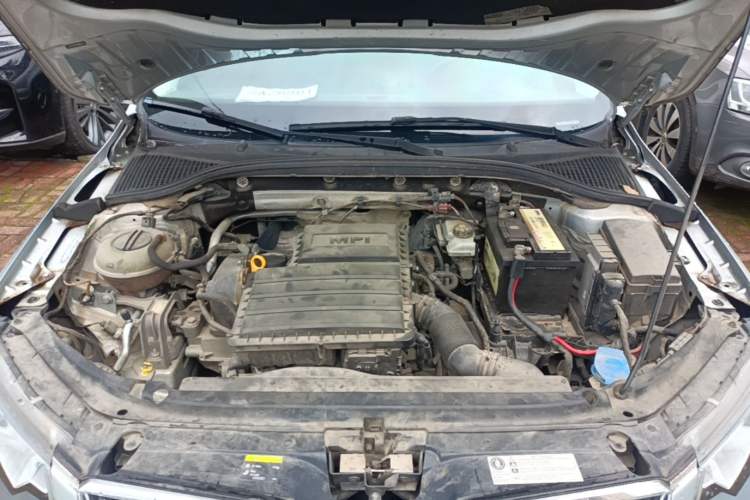 Used Skoda Octavia 2016 1.6L Automatic Chuanxing Edition Engine Bay