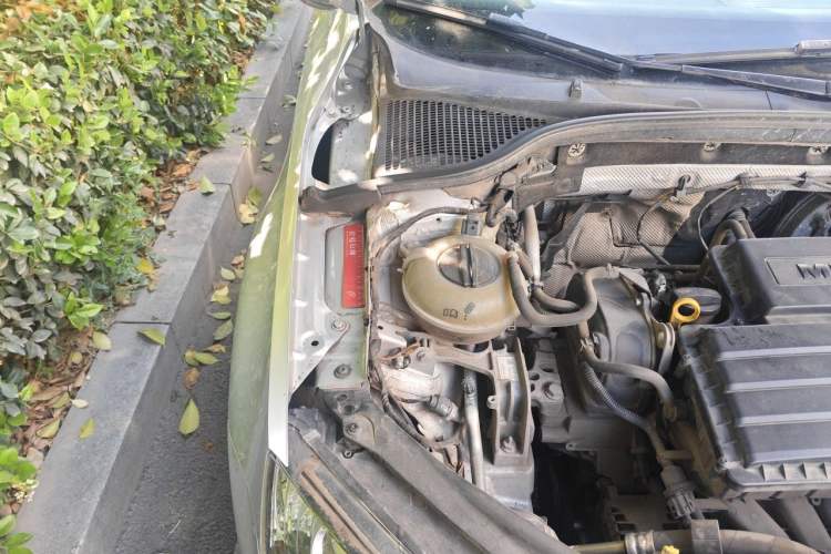 Used Skoda Octavia 2016 1.6L Automatic Chuanxing Edition Engine Bay Right