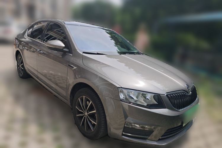 Used Skoda Octavia 2016 1.6L Automatic Smart Drive Edition Exterior 2