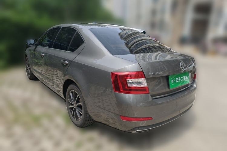 Used Skoda Octavia 2016 1.6L Automatic Smart Drive Edition Exterior 3
