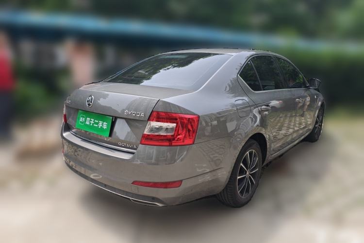 Used Skoda Octavia 2016 1.6L Automatic Smart Drive Edition Exterior 5
