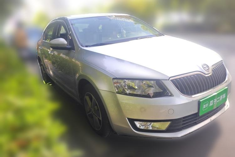 Used Skoda Octavia 2016 1.6L Automatic Chuanxing Edition Front Right 45 Deg