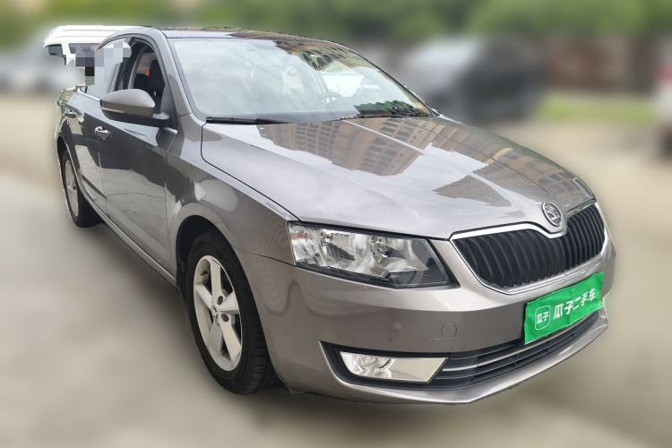 Used Skoda Octavia 2016 1.6L Automatic Smart Drive Edition Front Right 45 Deg