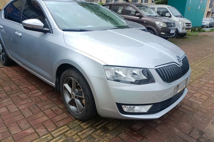 Used Skoda Octavia 2016 1.6L Automatic Chuanxing Edition Front Right 45 Deg