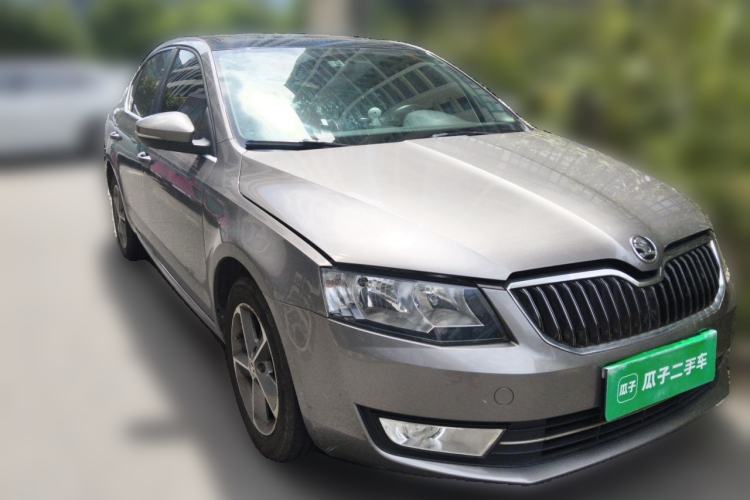 Used Skoda Octavia 2016 1.6L Manual Smart Drive Version Front Right 45 Deg