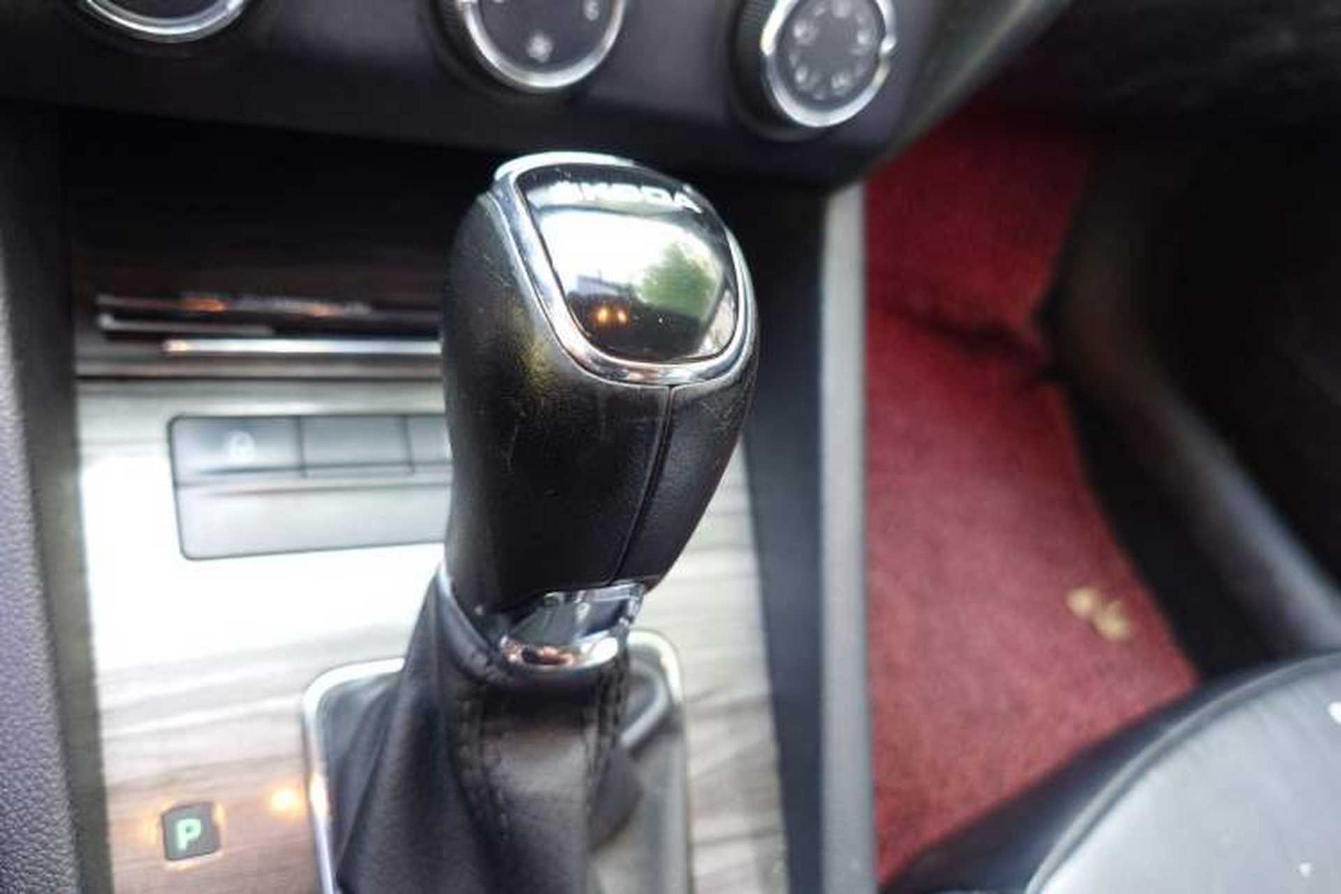 Used Skoda Octavia 2016 1.6L Automatic Smart Drive Edition Gear Lever