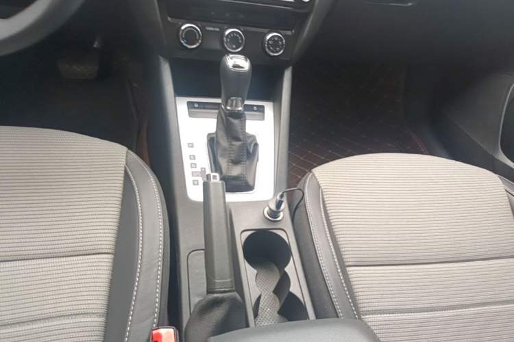 Used Skoda Octavia 2016 1.6L Automatic Chuanxing Edition Gear Lever