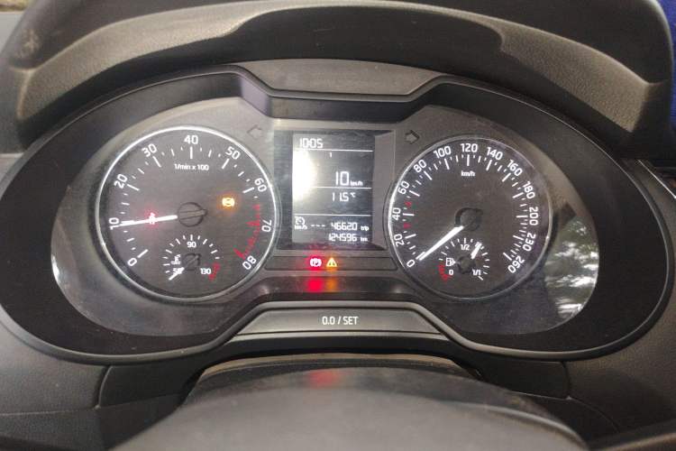 Used Skoda Octavia 2016 1.6L Manual Front-Wheel-Drive Version Instrument Cluster