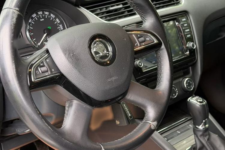 Used Skoda Octavia 2016 TSI280 DSG Smart Drive Edition Interior 2