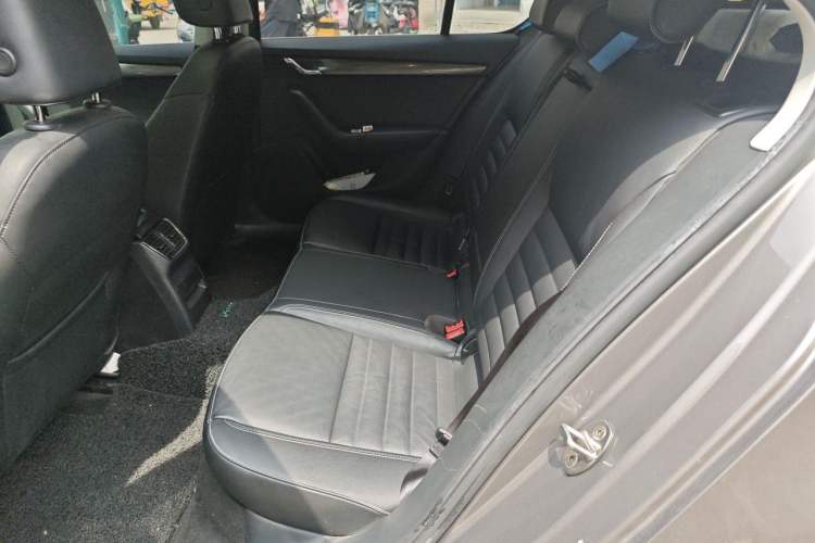 Used Skoda Octavia 2016 1.6L Automatic Smart Drive Edition Interior 4