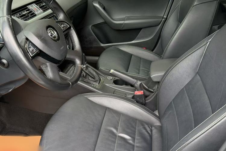 Used Skoda Octavia 2016 TSI280 DSG Smart Drive Edition Interior 4