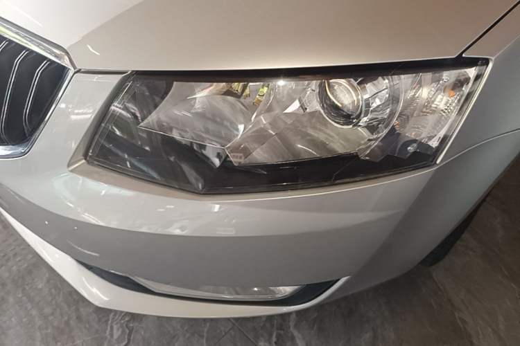 Used Skoda Octavia 2016 TSI280 DSG Smart Drive Edition Left Front Headlight