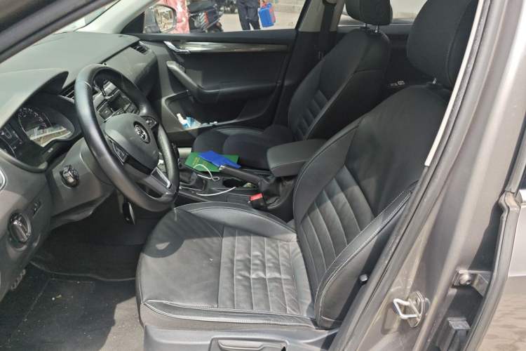Used Skoda Octavia 2016 1.6L Automatic Smart Drive Edition Left Front Seat