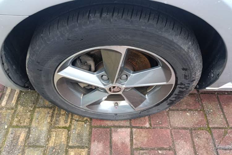 Used Skoda Octavia 2016 1.6L Automatic Chuanxing Edition Left Front Wheel Hub