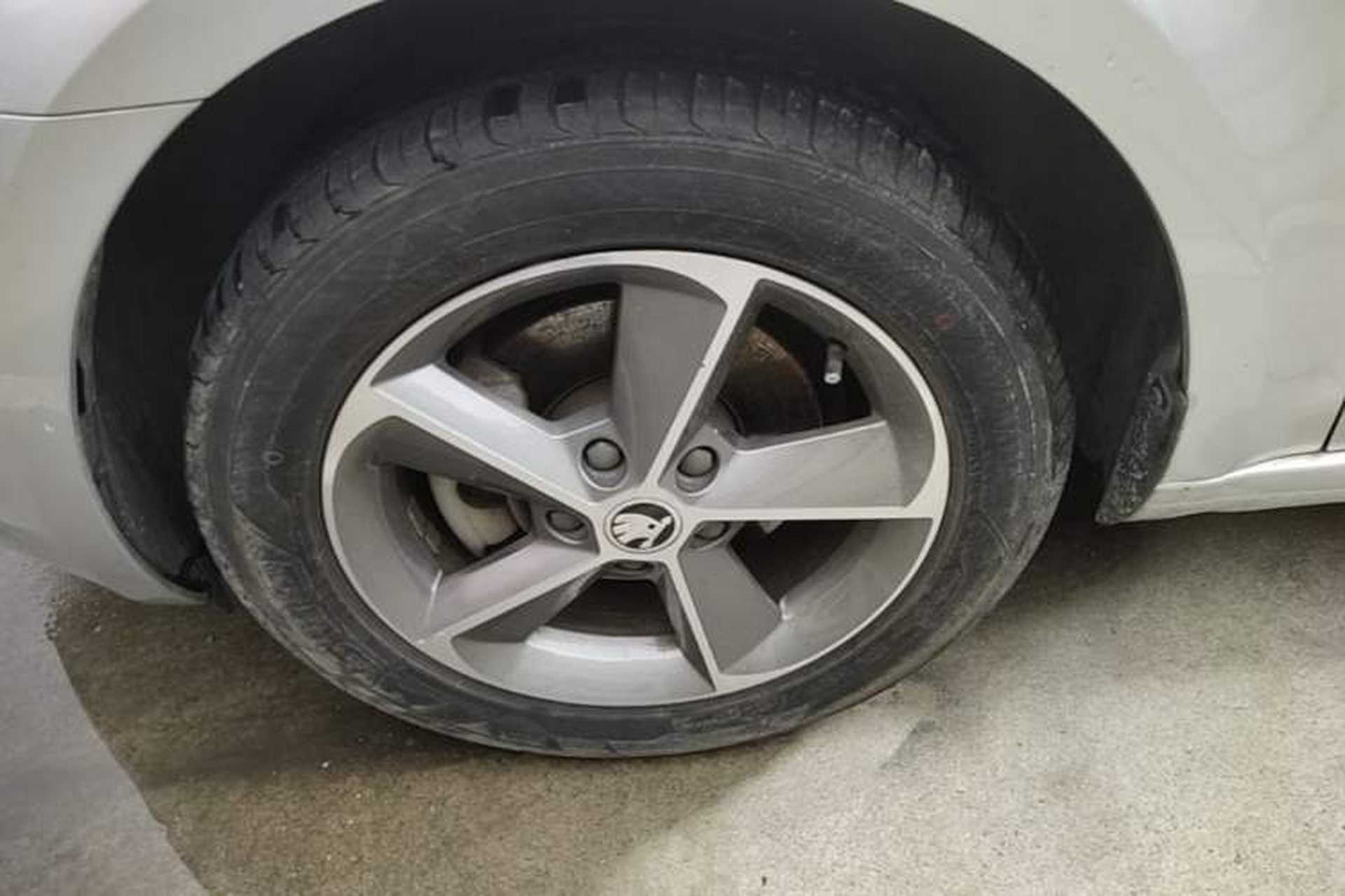 Used Skoda Octavia 2016 1.6L Automatic Smart Drive Edition Left Front Wheel Hub