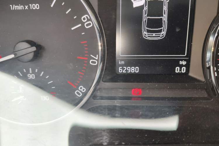 Used Skoda Octavia 2016 1.6L Automatic Smart Drive Edition Odometer Close Up