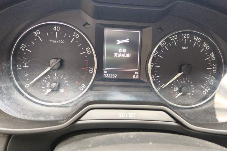 Used Skoda Octavia 2016 1.6L Manual Smart Drive Version Odometer Close Up