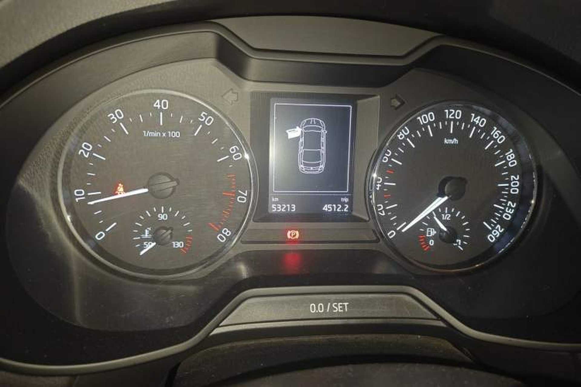 Used Skoda Octavia 2016 1.6L Manual Smart Drive Version Odometer Close Up