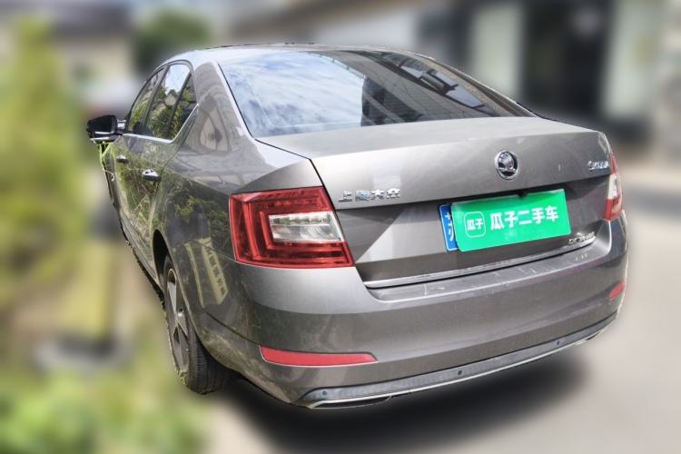 Used Skoda Octavia 2016 1.6L Manual Smart Drive Version Rear Left 45 Deg