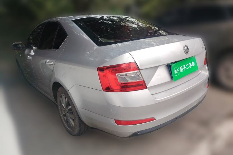 Used Skoda Octavia 2016 1.6L Manual Front-Wheel-Drive Version Rear Left 45 Deg