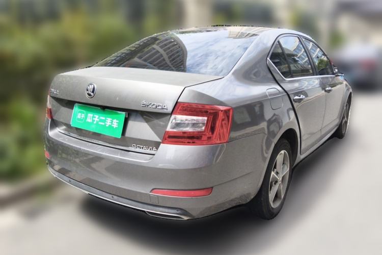 Used Skoda Octavia 2016 1.6L Manual Smart Drive Version Rear Right 45 Deg
