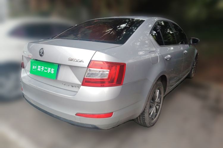 Used Skoda Octavia 2016 1.6L Manual Front-Wheel-Drive Version Rear Right 45 Deg