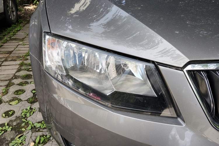 Used Skoda Octavia 2016 1.6L Automatic Smart Drive Edition Right Front Headlight