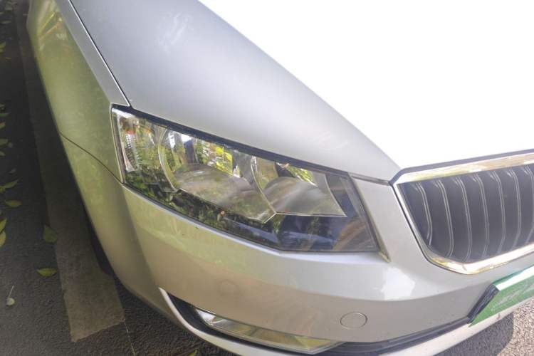 Used Skoda Octavia 2016 1.6L Automatic Chuanxing Edition Right Front Headlight
