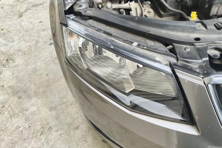 Used Skoda Octavia 2016 1.6L Automatic Smart Drive Edition Right Front Headlight