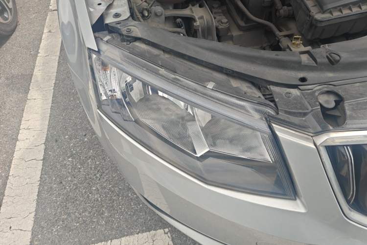 Used Skoda Octavia 2016 1.6L Manual Trend Edition Right Front Headlight