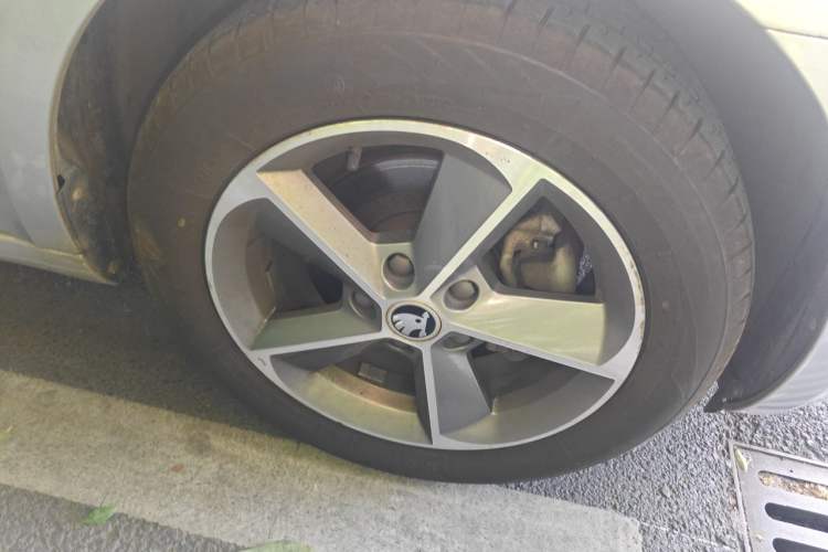Used Skoda Octavia 2016 1.6L Automatic Chuanxing Edition Right Front Wheel Hub