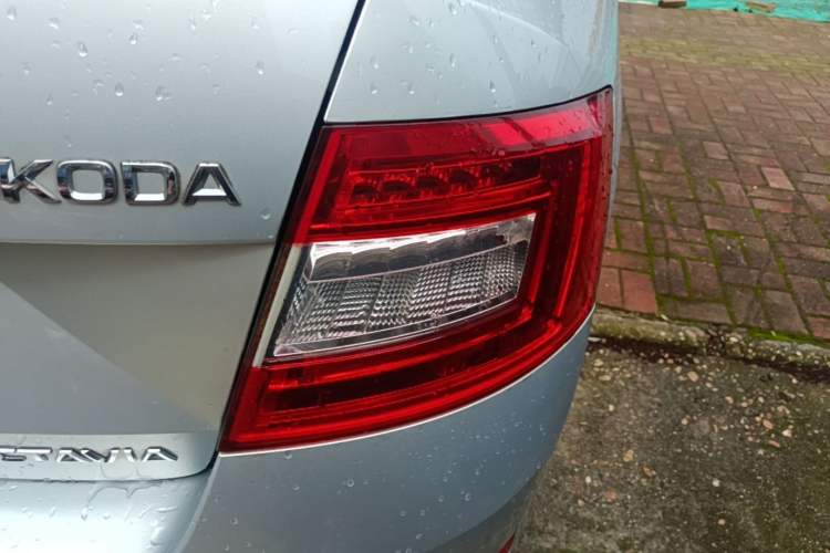 Used Skoda Octavia 2016 1.6L Automatic Chuanxing Edition Right Rear Taillight