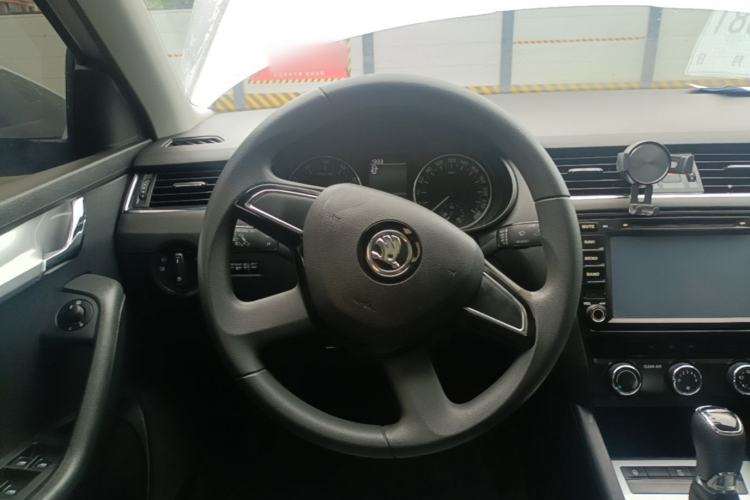 Used Skoda Octavia 2016 1.6L Automatic Chuanxing Edition Steering Wheel
