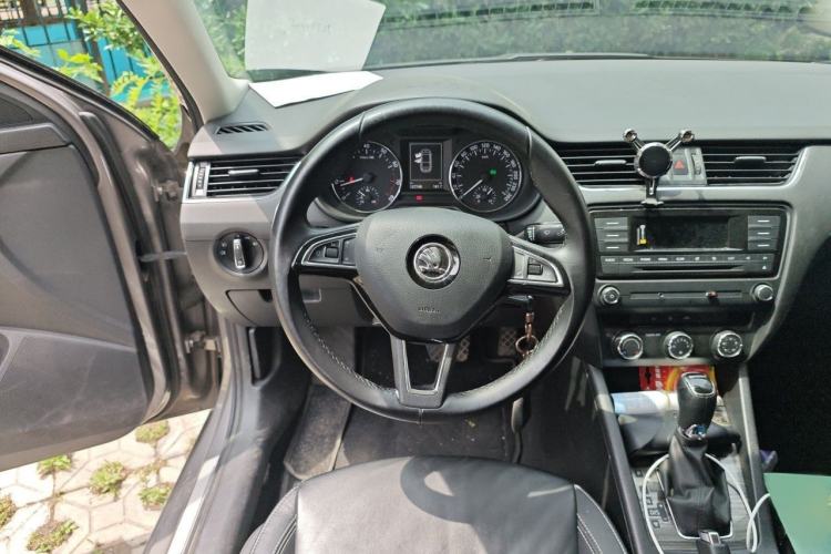 Used Skoda Octavia 2016 1.6L Automatic Smart Drive Edition Steering Wheel