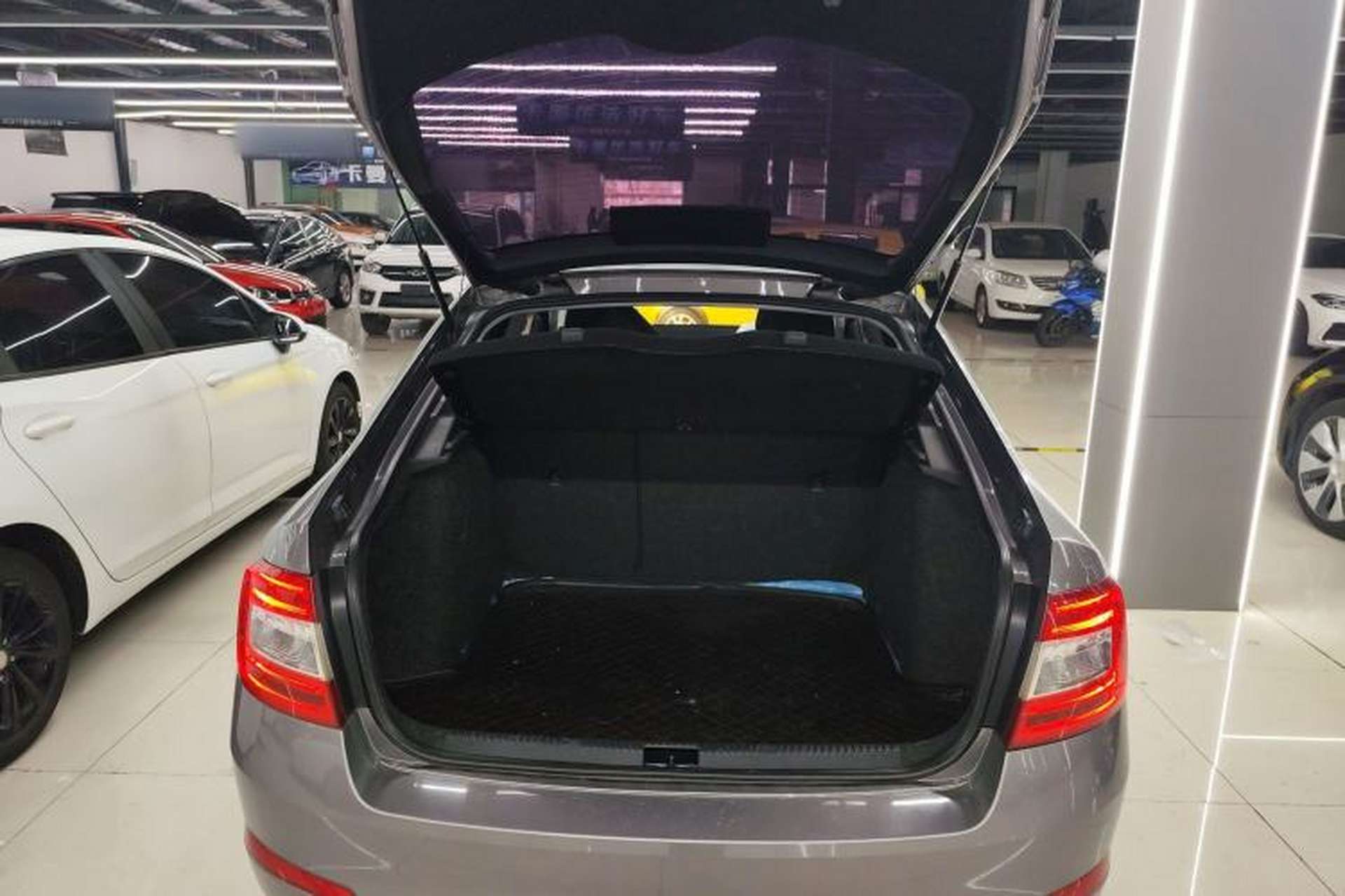 Used Skoda Octavia 2016 1.6L Automatic Chuanxing Edition Trunk