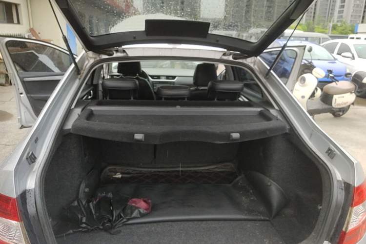 Used Skoda Octavia 2016 1.6L Automatic Smart Drive Edition Trunk