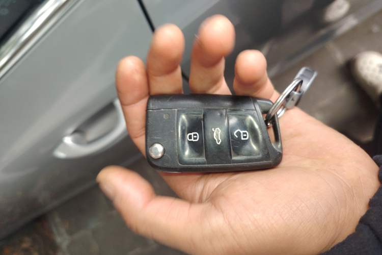 Used Skoda Octavia 2016 1.6L Manual Front-Wheel-Drive Version Vehicle Key