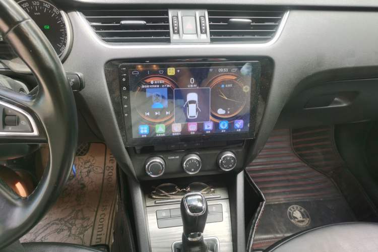 Used Skoda Octavia 2016 1.6L Automatic Smart Drive Edition Audio And AC Panel
