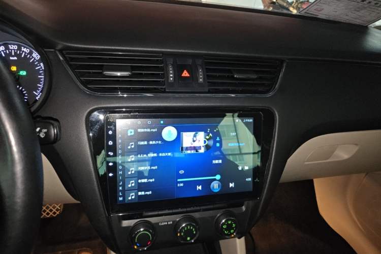 Used Skoda Octavia 2016 1.6L Automatic Smart Drive Edition Audio And AC Panel