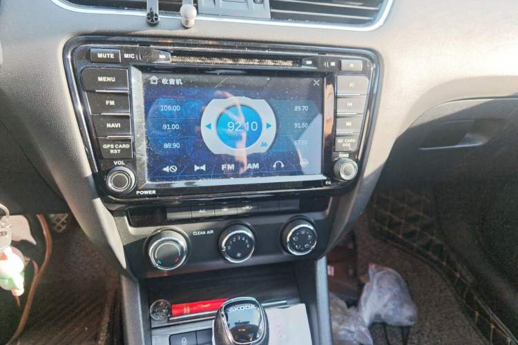 Used Skoda Octavia 2016 1.6L Automatic Smart Drive Edition Audio And AC Panel