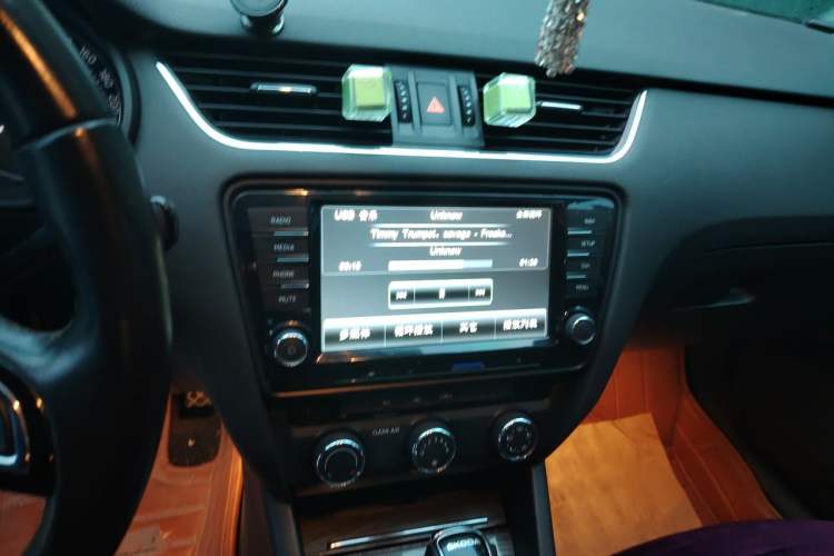 Used Skoda Octavia 2016 1.6L Automatic Smart Drive Edition Audio And AC Panel