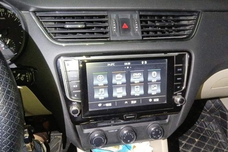 Used Skoda Octavia 2016 1.6L Automatic Chuanxing Edition Audio And AC Panel