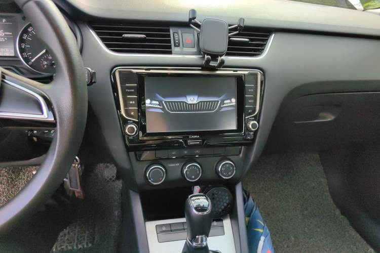 Used Skoda Octavia 2016 1.6L Automatic Chuanxing Edition Audio And AC Panel