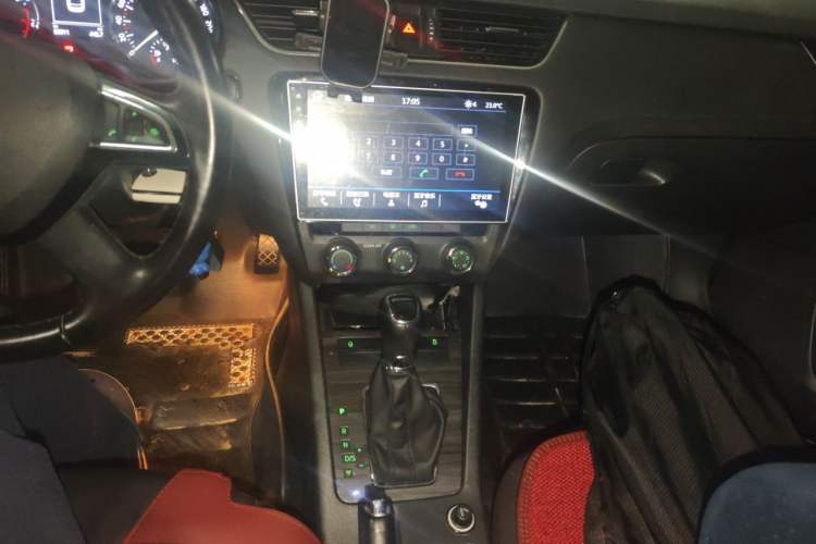 Used Skoda Octavia 2016 1.6L Automatic Smart Drive Edition Audio And AC Panel
