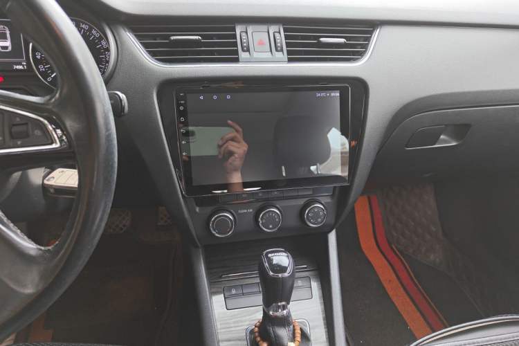 Used Skoda Octavia 2016 1.6L Automatic Smart Drive Edition Audio And AC Panel