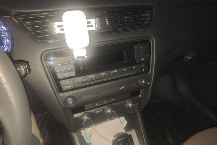 Used Skoda Octavia 2016 1.6L Automatic Chuanxing Edition Audio And AC Panel