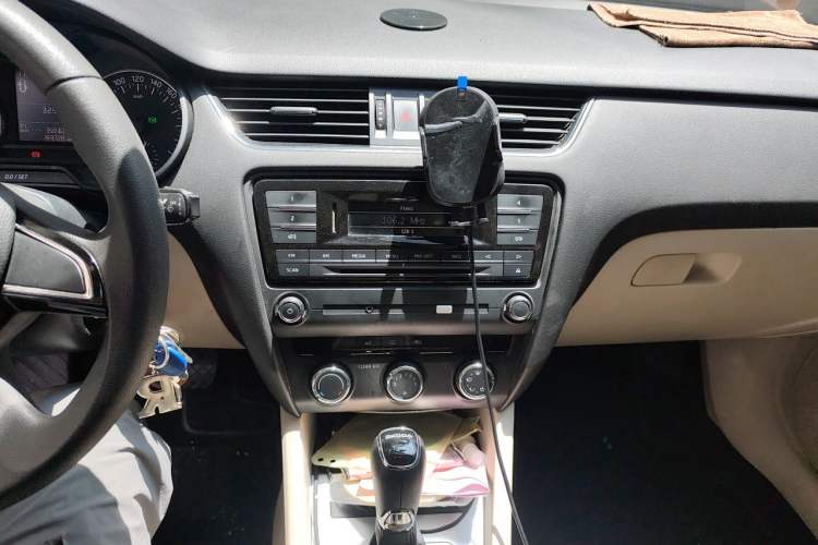 Used Skoda Octavia 2016 1.6L Automatic Chuanxing Edition Audio And AC Panel