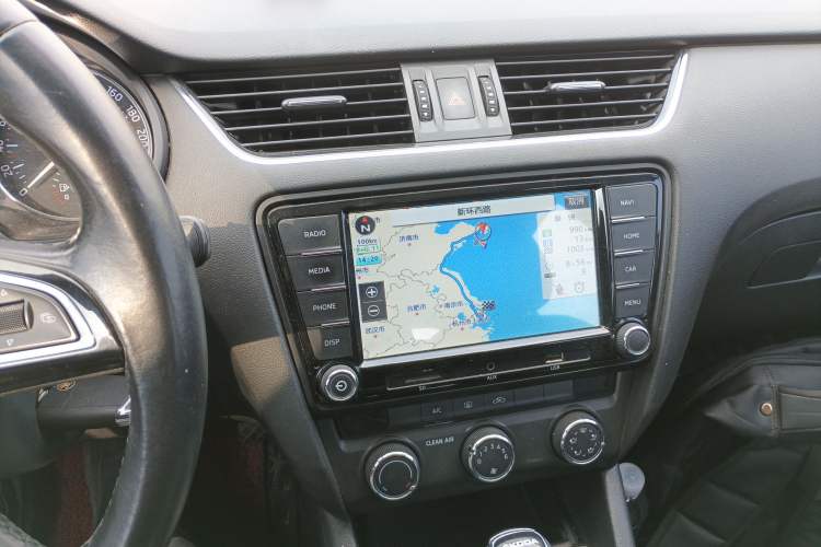 Used Skoda Octavia 2016 1.6L Automatic Smart Drive Edition Audio And AC Panel