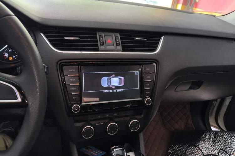 Used Skoda Octavia 2016 1.6L Automatic Chuanxing Edition Audio And AC Panel